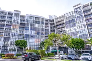 1000 Parkview Dr, Hallandale Beach, FL 33009 - Photo 22