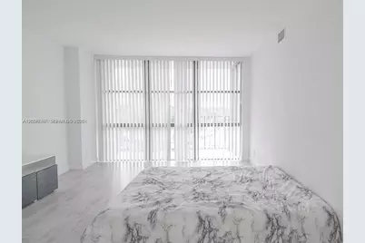 1000 Parkview Dr #501, Hallandale Beach, FL 33009 - Photo 10