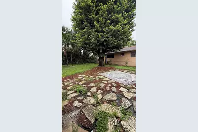 8 NW 33rd Ave, Miami, FL 33125 - Photo 8