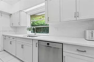 90 Park Dr, Bal Harbour, FL 33154 - Photo 10
