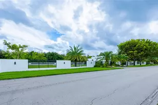 9890 SW 64th St, Miami, FL 33173 - Photo 46