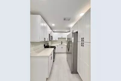 11189 NW 37th St, Sunrise, FL 33351 - Photo 6