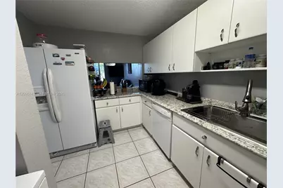 10000 NW 80th Ct #2424, Hialeah Gardens, FL 33016 - Photo 6