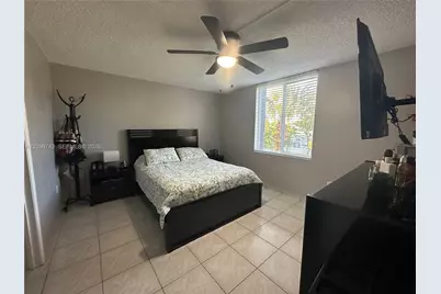 10000 NW 80th Ct #2424, Hialeah Gardens, FL 33016 - Photo 12