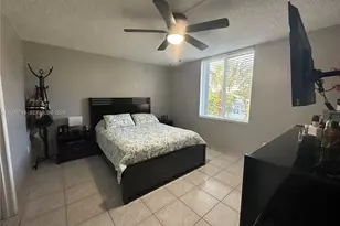 10000 NW 80th Ct, Hialeah Gardens, FL 33016 - Photo 12