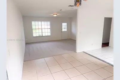 1832 SE Wexford Ct, Port Saint Lucie, FL 34952 - Photo 6