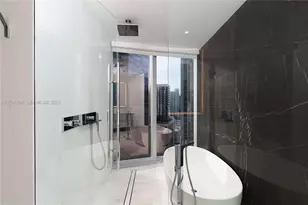 300 S Biscayne Blvd Way, Miami, FL 33131 - Photo 8