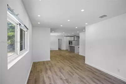 1081 NE 166th St, North Miami Beach, FL 33162 - Photo 10