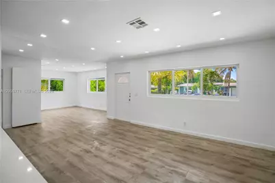 1081 NE 166th St, North Miami Beach, FL 33162 - Photo 32