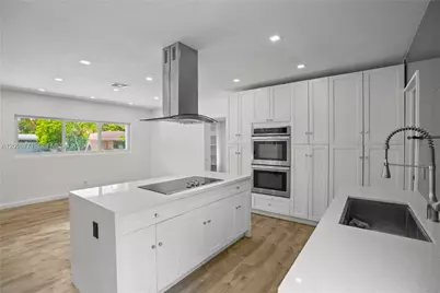 1081 NE 166th St, North Miami Beach, FL 33162 - Photo 8