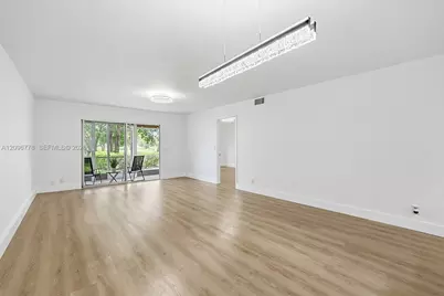 300 SW 130th Ter #110B, Pembroke Pines, FL 33027 - Photo 4