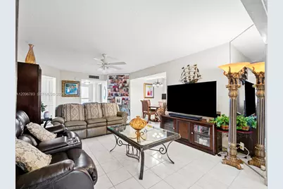 3661 Via Poinciana #401, Lake Worth, FL 33467 - Photo 12