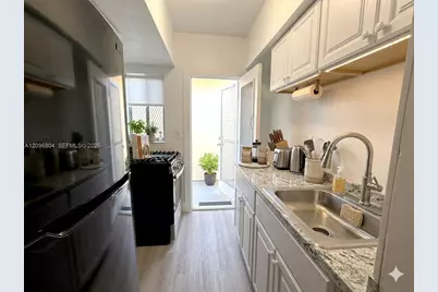 1060 Pennsylvania Ave #4, Miami Beach, FL 33139 - Photo 2