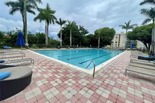 9310 Fontainebleau Blvd, Miami, FL 33172 - Photo 10
