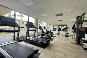 9310 Fontainebleau Blvd, Miami, FL 33172 - Photo 10