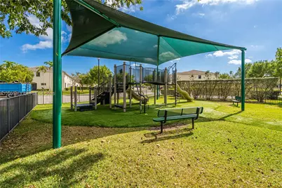 361 NE 194th Ter, Miami, FL 33179 - Photo 4