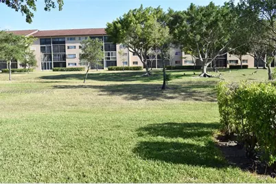 12550 SW 15th St #111E, Pembroke Pines, FL 33027 - Photo 24