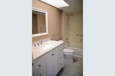 12550 SW 15th St #111E, Pembroke Pines, FL 33027 - Photo 16