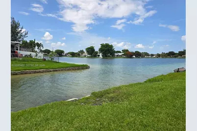 1785 W 72nd St, Hialeah, FL 33014 - Photo 12