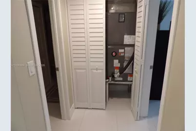 19406 E Lake Dr, Hialeah, FL 33015 - Photo 14