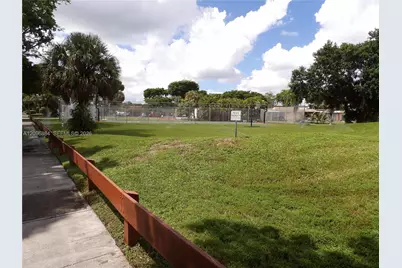 19406 E Lake Dr, Hialeah, FL 33015 - Photo 42