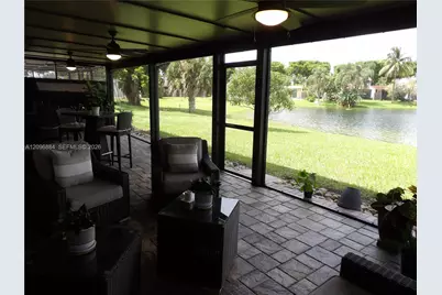 19406 E Lake Dr, Hialeah, FL 33015 - Photo 38