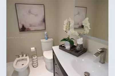 19406 E Lake Dr, Hialeah, FL 33015 - Photo 30