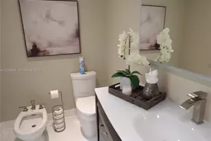 19406 E Lake Dr, Hialeah, FL 33015 - Photo 30