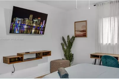 3225 SW 58th Ave #FRONT, Miami, FL 33155 - Photo 10