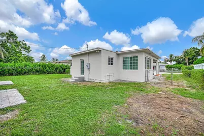 1135 NW 109th St, Miami, FL 33168 - Photo 10