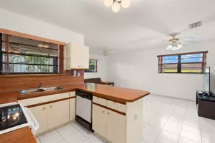 10980 SW 38th St, Miami, FL 33165 - Photo 12