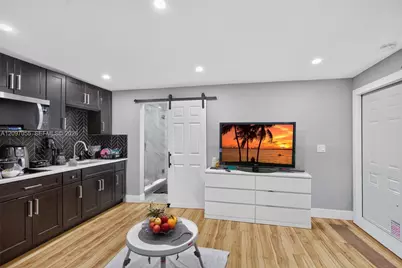 241 NE 45th St, Deerfield Beach, FL 33064 - Photo 32
