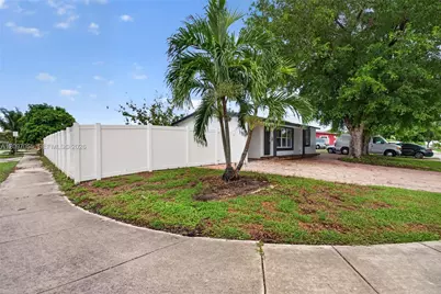 241 NE 45th St, Deerfield Beach, FL 33064 - Photo 4