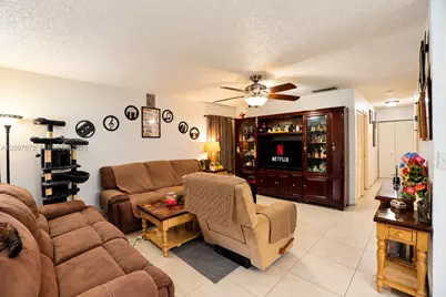 4601 SW 137th Ct, Miami, FL 33175 - Photo 2