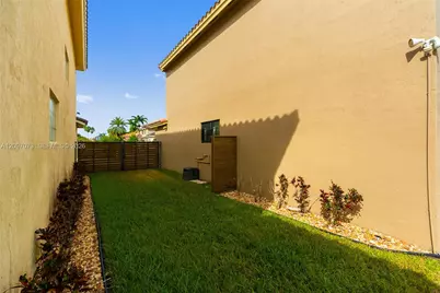 2001 NW 99th Ter, Pembroke Pines, FL 33024 - Photo 44
