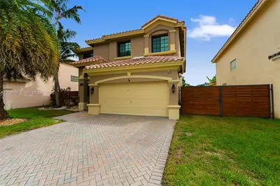 2001 NW 99th Ter, Pembroke Pines, FL 33024 - Photo 2