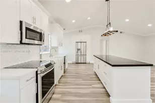 6320 NW 199th St, Hialeah, FL 33015 - Photo 10