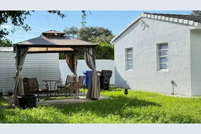 17080 NE 1st Ave, North Miami Beach, FL 33162 - Photo 14