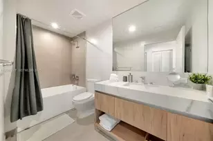 11 NE 6th St, Miami, FL 33132 - Photo 14