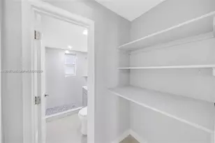 1140 NW 1st Pl, Miami, FL 33136 - Photo 8