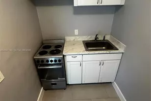 1140 NW 1st Pl, Miami, FL 33136 - Photo 12