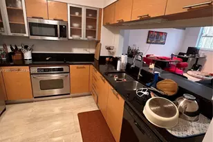 31 SE 5th St, Miami, FL 33131 - Photo 6