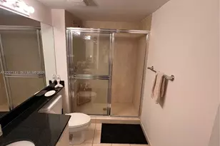 31 SE 5th St, Miami, FL 33131 - Photo 16