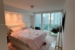 31 SE 5th St, Miami, FL 33131 - Photo 8