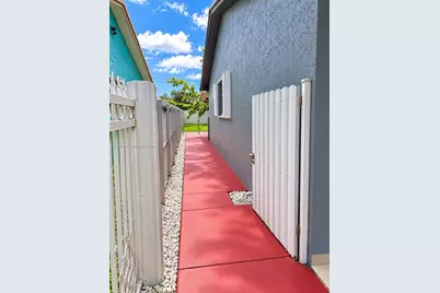 3024 NW 55th St, Miami, FL 33142 - Photo 4