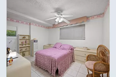 1075 W 32nd St, Hialeah, FL 33012 - Photo 12