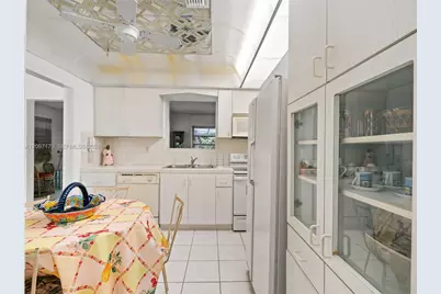 1075 W 32nd St, Hialeah, FL 33012 - Photo 16
