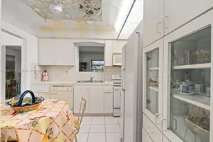 1075 W 32nd St, Hialeah, FL 33012 - Photo 16