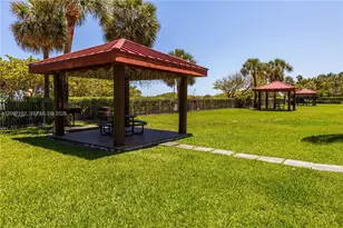 2555 Collins Ave, Miami Beach, FL 33140 - Photo 28