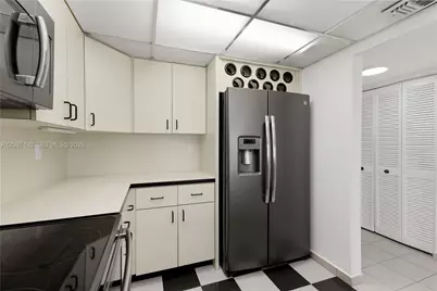 2555 Collins Ave #2406, Miami Beach, FL 33140 - Photo 18